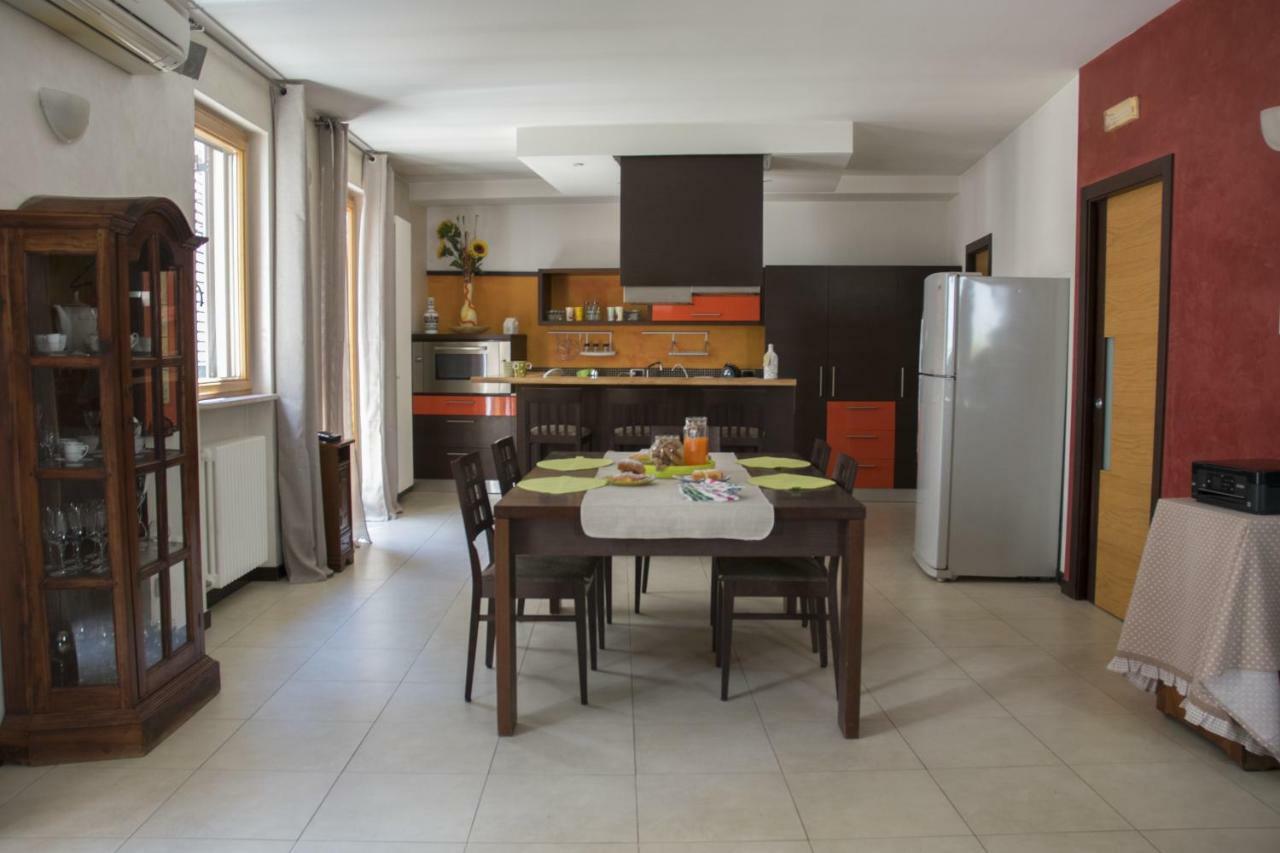 לינה וארוחת בוקר קונברסאנו Casa Domi מראה חיצוני תמונה