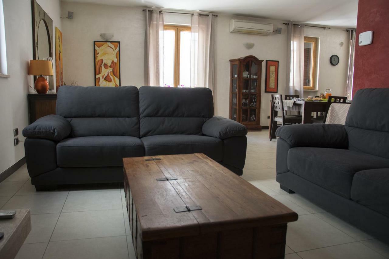 לינה וארוחת בוקר קונברסאנו Casa Domi מראה חיצוני תמונה